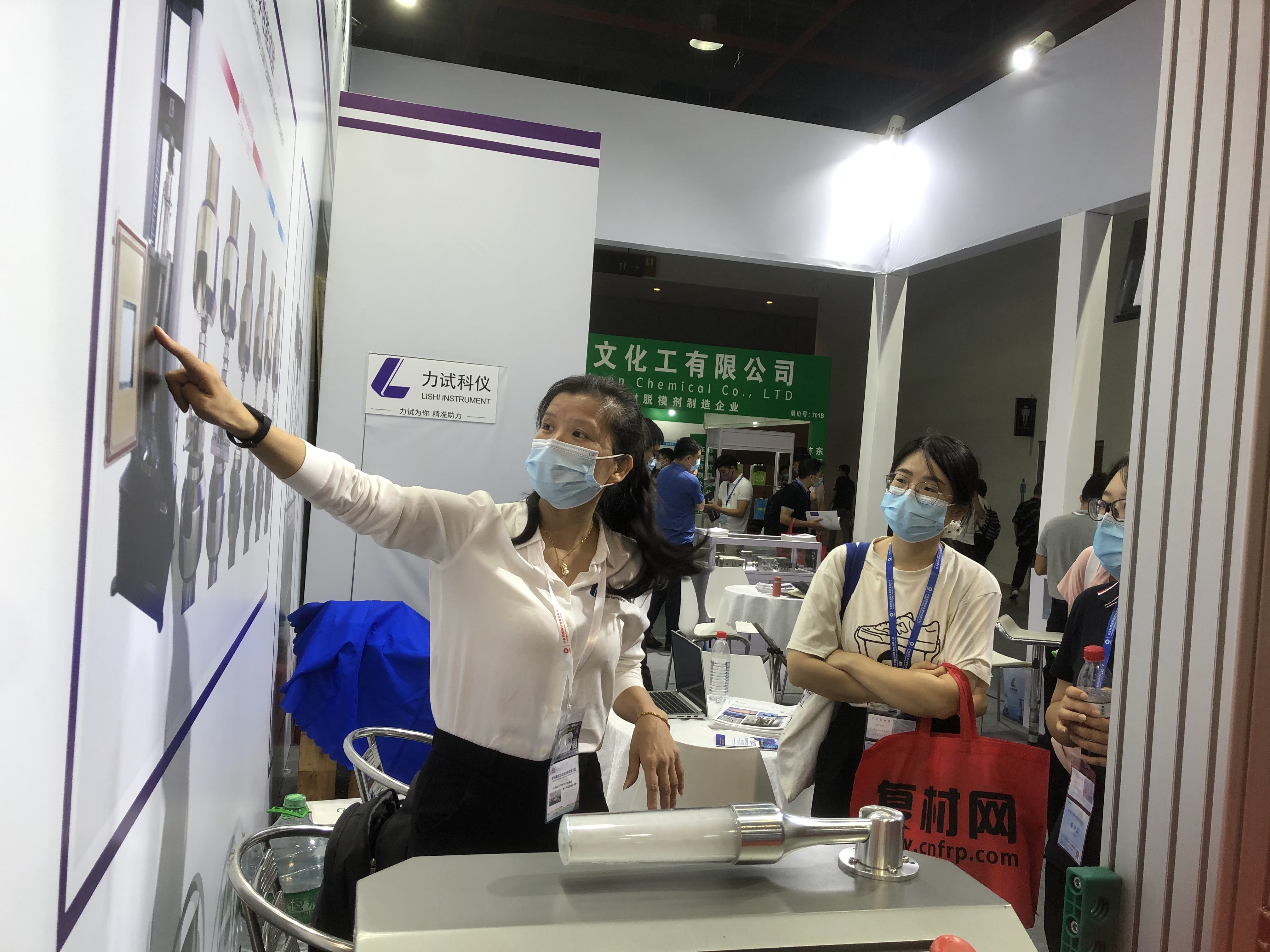 受央视采访！伟易博圆满收官第五届广州复材展_电液伺服新闻万能试验机_复合质料力学性能测试仪_疲劳试验机制造商_伟易博